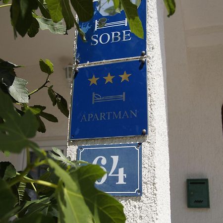 Apartmenthaus Hana Karlobag Exteriör bild