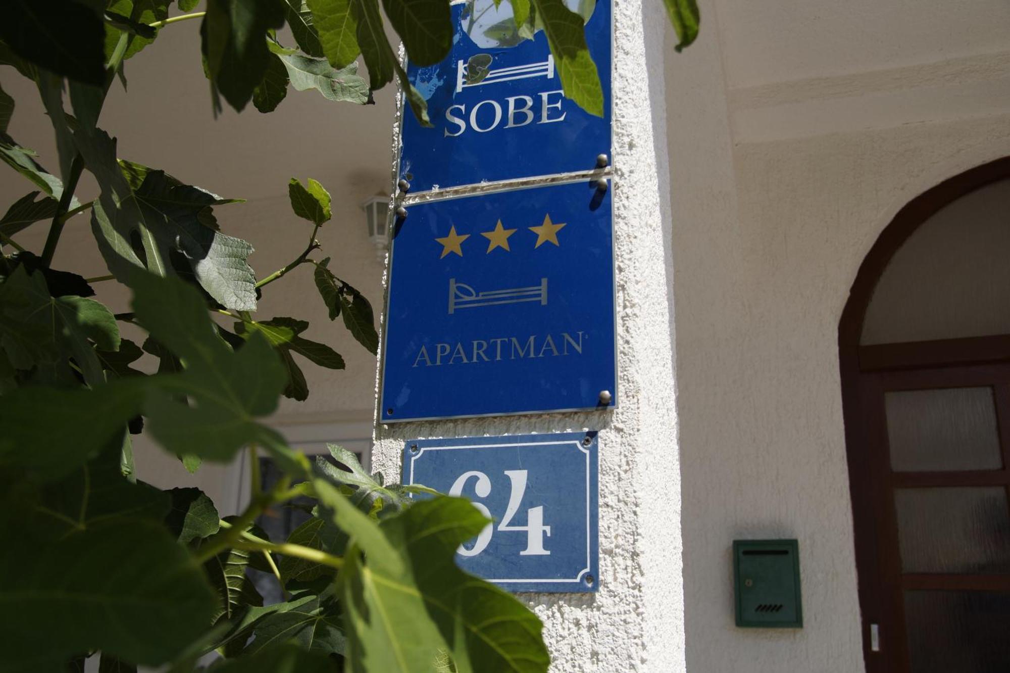 Apartmenthaus Hana Karlobag Exteriör bild