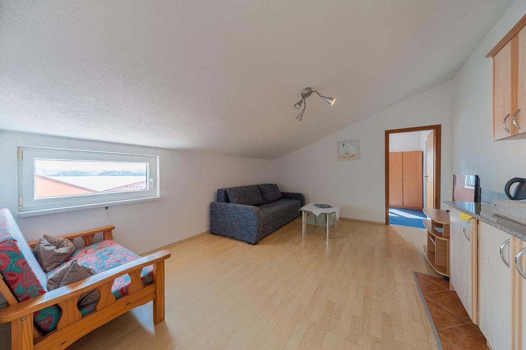 Apartmenthaus Hana Karlobag Exteriör bild