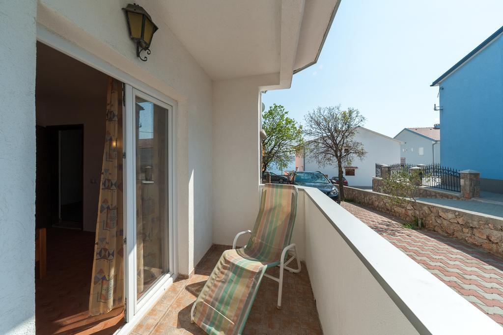 Apartmenthaus Hana Karlobag Exteriör bild