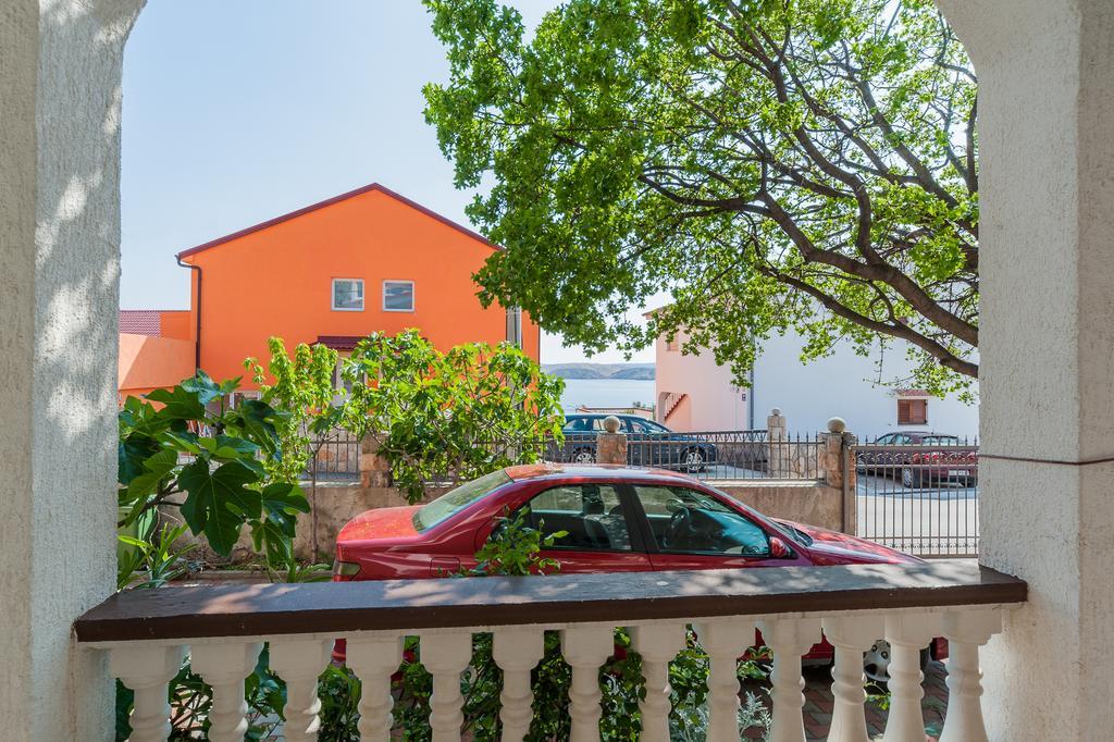 Apartmenthaus Hana Karlobag Exteriör bild