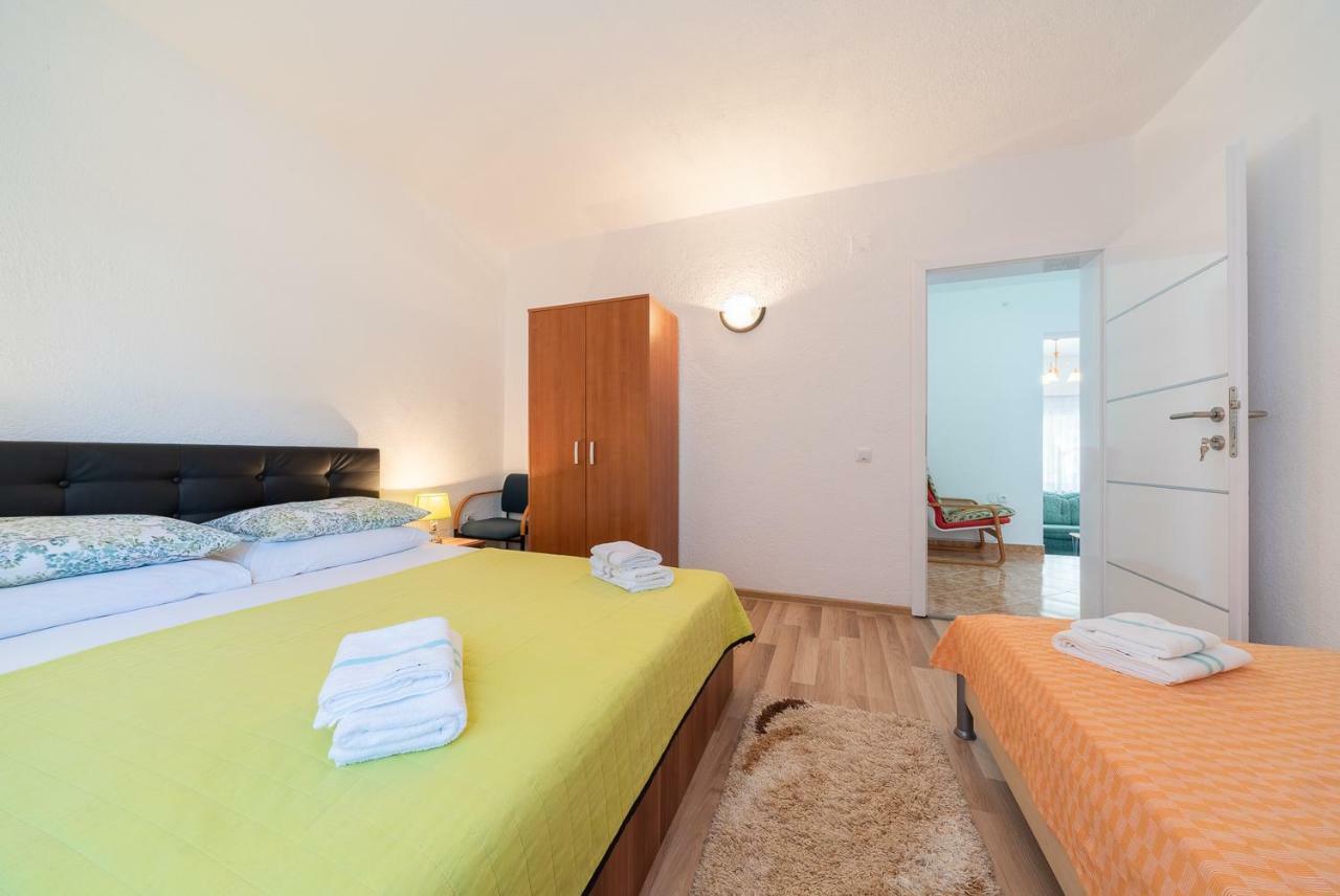 Apartmenthaus Hana Karlobag Exteriör bild